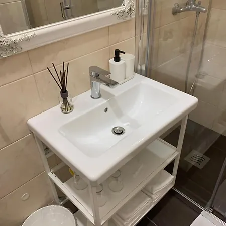 All In One Apartment - Self Check In, Free Parking Osijek Exterior photo